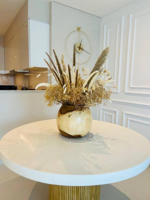 Ultra Luxury Full Burj View, Walk To Mall * Dubai