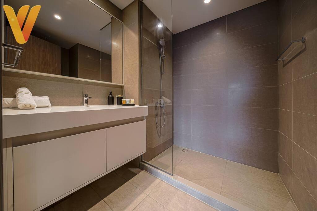Ultra Luxury Full Burj View, Walk To Mall * Dubai