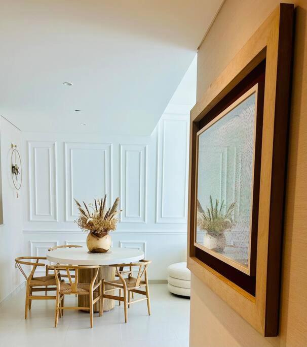 Ultra Luxury Full Burj View, Walk To Mall