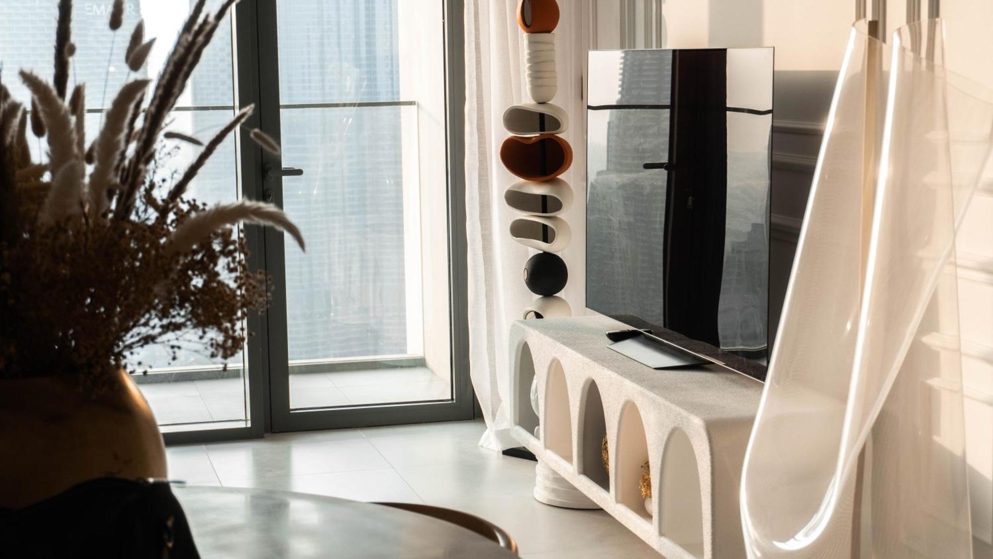 Ultra Luxury Full Burj View, Walk To Mall Apartment *