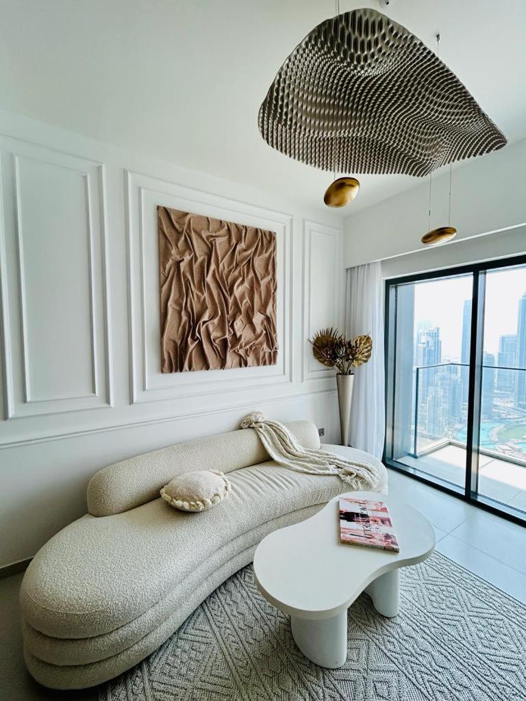 Ultra Luxury Full Burj View, Walk To Mall Apartment Dubai